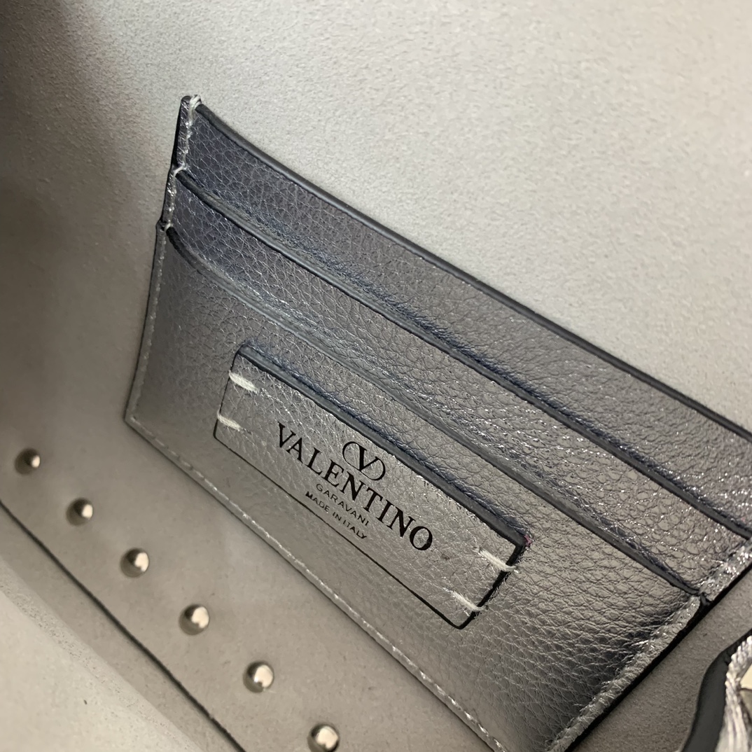 Valentino Garavani Rockstud Handbag Shoulder Bag in Silver Grainy Calfskin